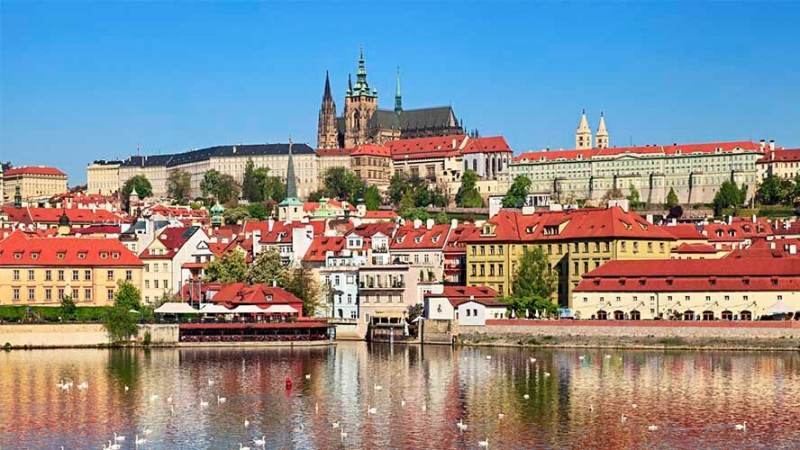 General view of Prague Castle from the Moldova river. Photo: barcelo.com