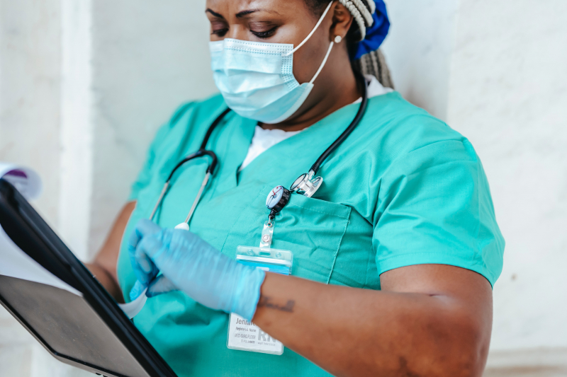 Photo by Laura James: https://www.pexels.com/photo/crop-nurse-in-mask-and-gloves-with-papers-6098054/