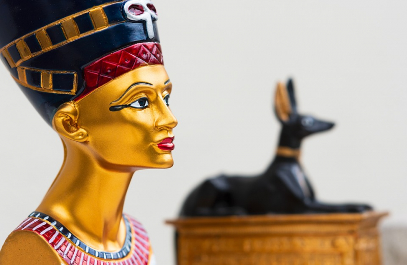 Source: Pixabay (https://pixabay.com/photos/egypt-statuette-antique-head-5356670/)