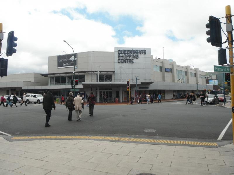 Photo on Wikimedia Commons (https://commons.wikimedia.org/wiki/File:Queensgate_Shopping_Centre_western_entrance,_December_2016.jpg)