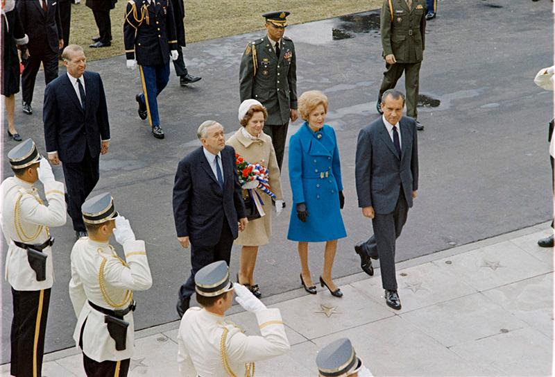 Photo: Richard Nixon Once Had The White House Guard Dress In Fancy White Uniforms - bradycarlson
