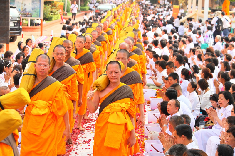 Photo on Pixabay (https://pixabay.com/photos/buddhists-monks-orange-robes-456269/)