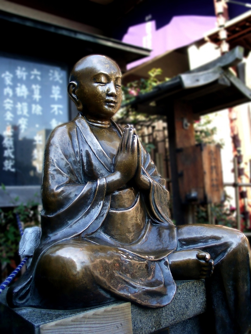Photo on Pixabay (https://pixabay.com/photos/monk-religion-statue-for-monks-1600052/)