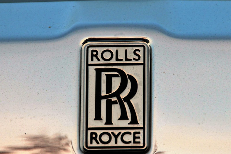 Photo on Maxpixel (https://www.maxpixel.net/Rolls-Royce-Pkw-Emblem-Brand-Edelkarosse-1789994)