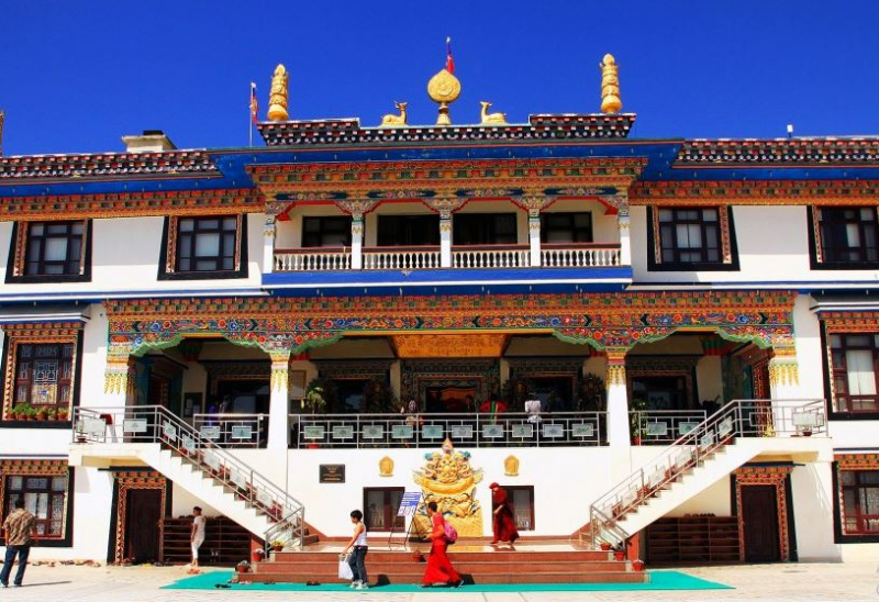 Screenshot of https://nepaltraveller.com/sidetrack/white-gumba-a-tibetan-monastery
