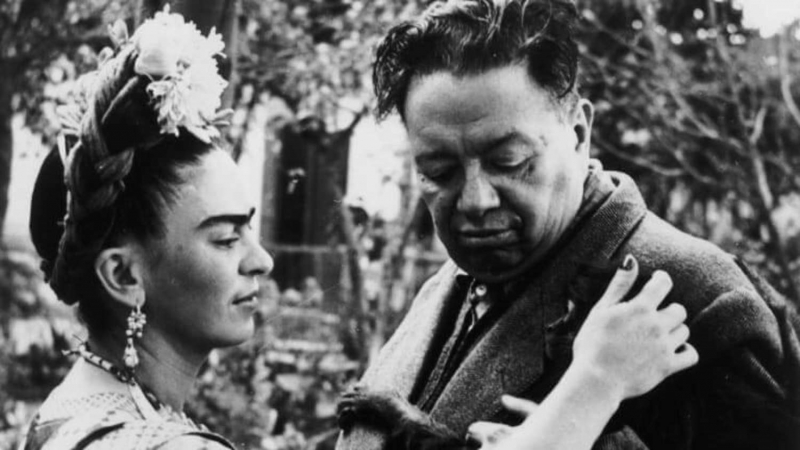 Frida Kahlo and her husband -- vi.wikipedia.org