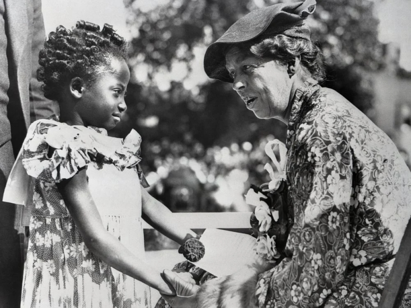 Photo: Eleanor Roosevelt with an African-American child in Detroit in 1935