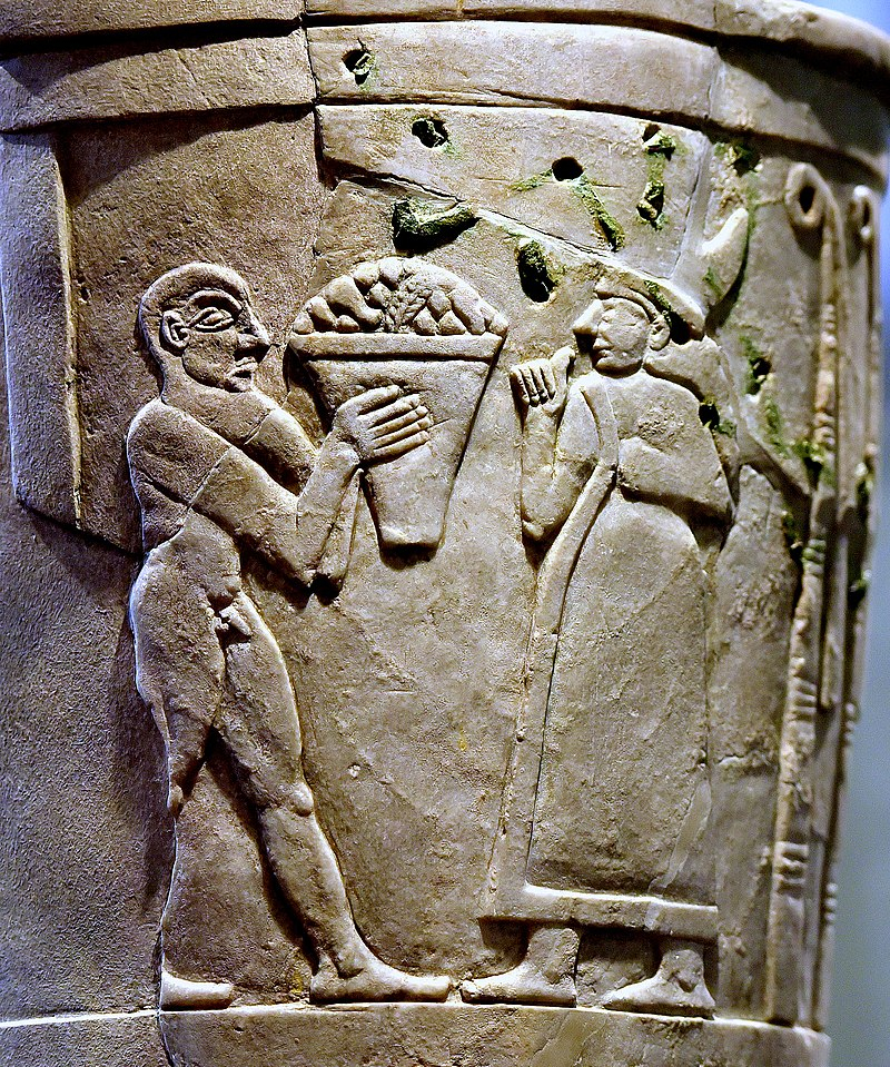 Inanna receiving offerings on the Uruk Vase -en.wikipedia.org