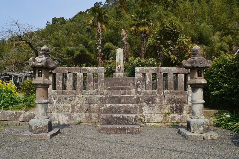 Tomb of Shimazu Yoshihisa in Tokuji-Temple -en.wikipedia.org