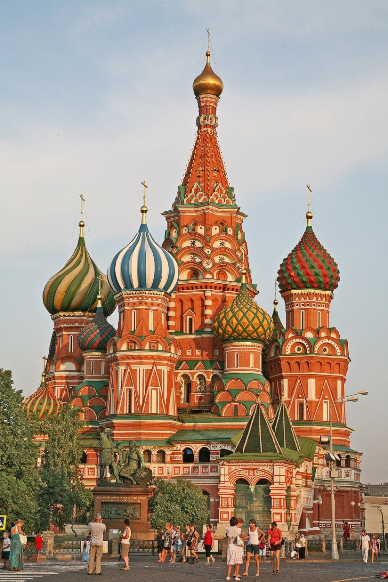 St. Basil’s Cathedral in Moscow (Red Square); W. Bulach, CC BY-SA 4.0, via Wikimedia Commons
