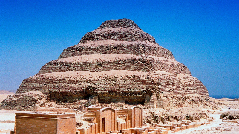 Step Pyramid of Djoser - Egypt's Oldest Pyramid - ThoughtCo