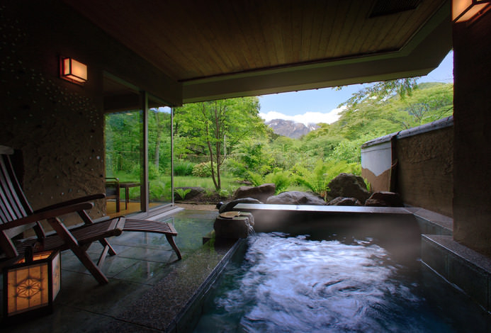 Phôt:  SELECTED ONSEN RYOKAN - Hot spring baths at an onsen ryokan