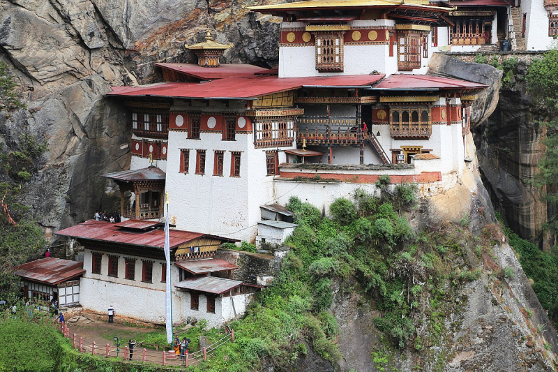 Screenshot of https://commons.wikimedia.org/wiki/File:Taktsang_Monastery,_Bhutan_05.jpg