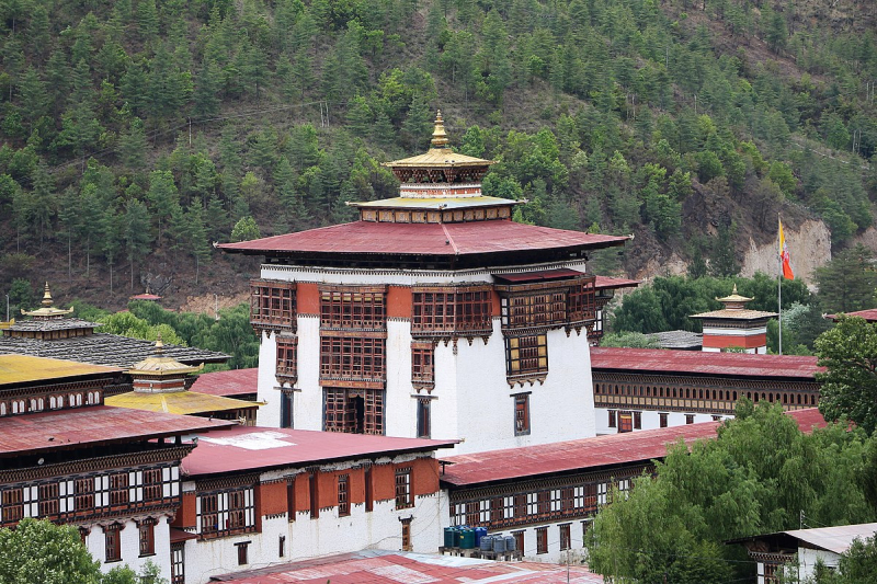 Screenshot of https://commons.wikimedia.org/wiki/File:Tashichho_Dzong,_Bhutan_03.jpg