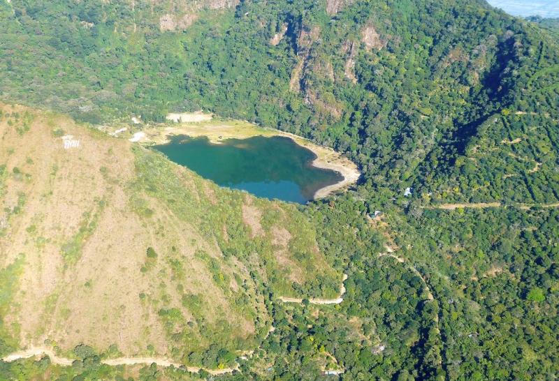 Lake of Joy in the crater of Tecapa Volcano, El Salvador (Photo: flickr.com)
