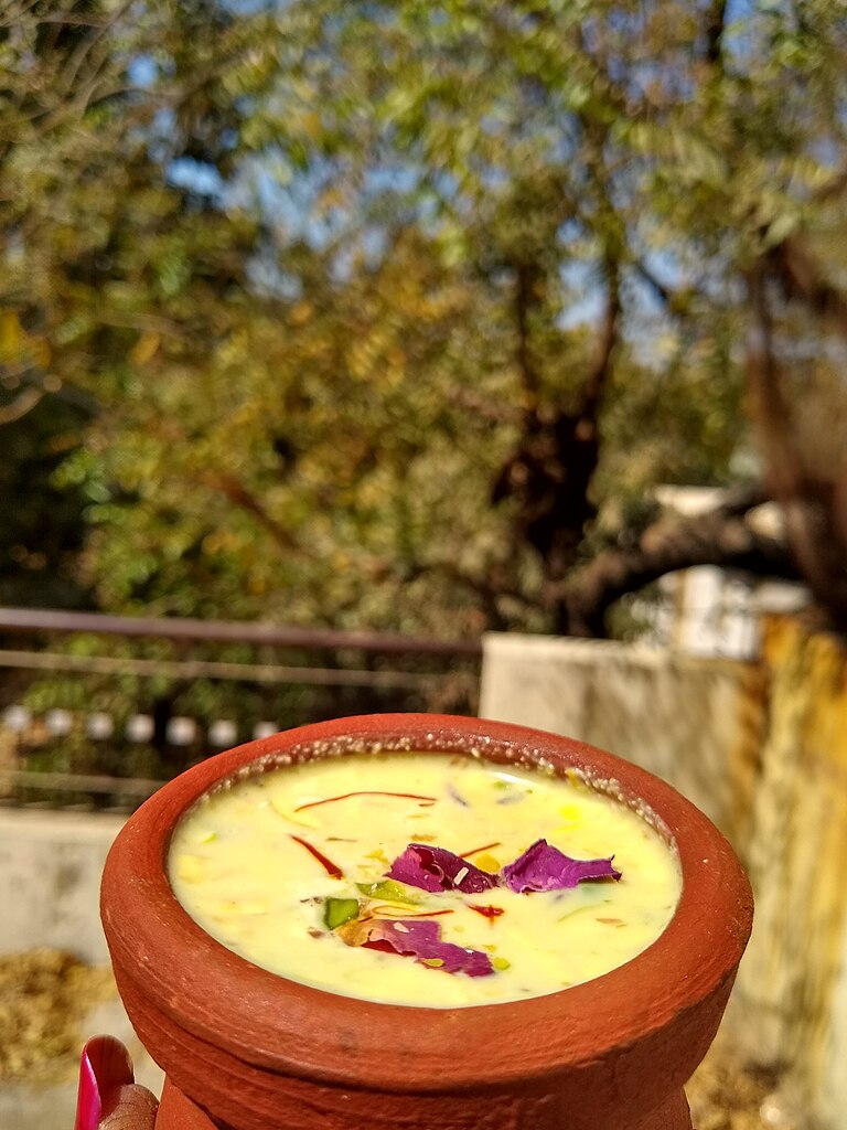 Image from https://commons.wikimedia.org/wiki/File:Thandai_served_in_a_Kulhad_or_a_Clay_cup_-_Gujarat_-_SHAILI_005.jpg