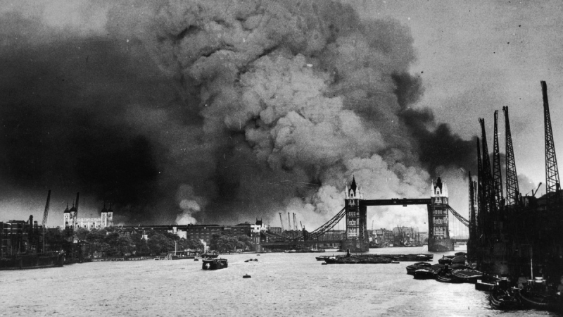 Germany bombarded London - Photo: history.com