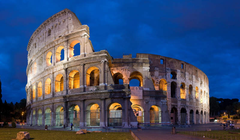 The Colosseum is one of the most popular tourist attractions in Rome, Italy. Photo: vi.m.wikipedia.org