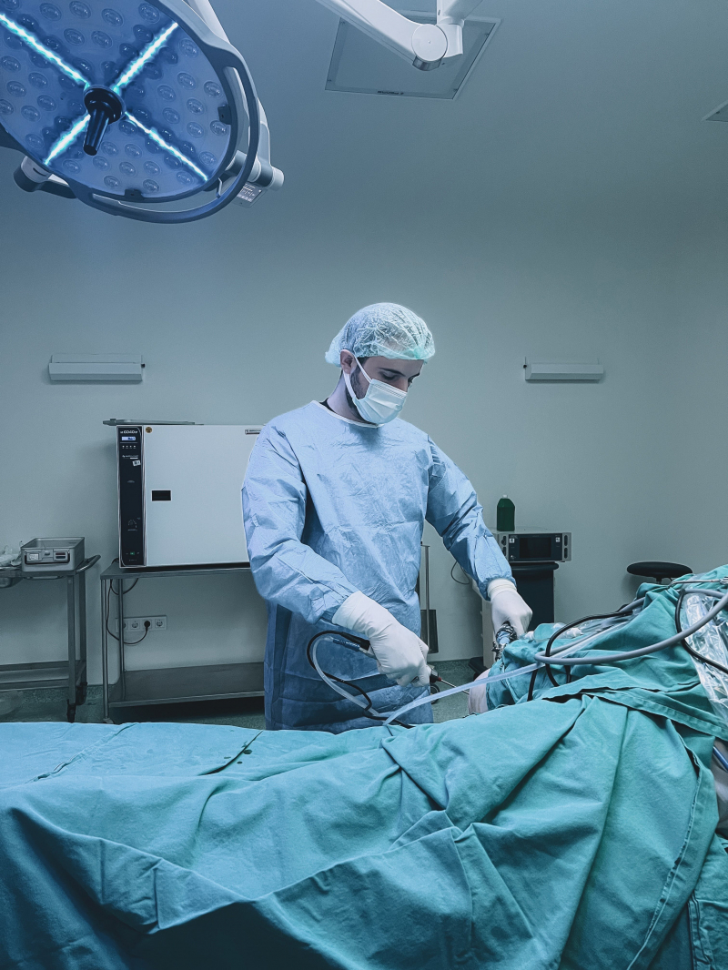 Photo by Mehmet Turgut  Kirkgoz : https://www.pexels.com/photo/surgeon-during-endoscopic-surgery-19447365/