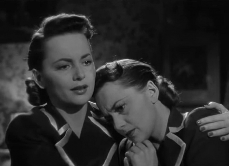 Photo on Film Noir: https://www.classicfilmnoir.com/2021/03/the-dark-mirror-1946.html