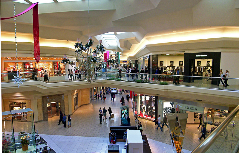 Photo on Wikimedia Commons (https://commons.wikimedia.org/wiki/File:Mall_at_Short_Hills_interior.jpg)