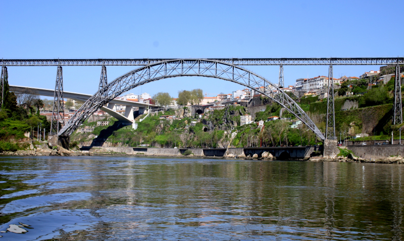 Photo: The Maria Pia bridge - commons.wikimedia.org