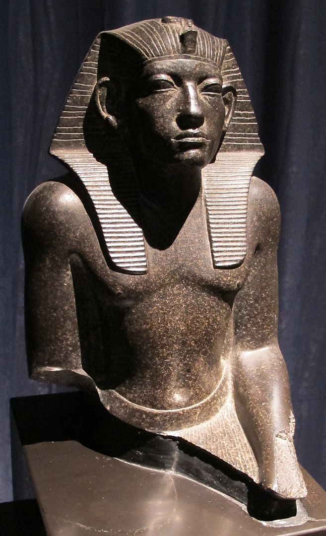 Statue of Amenemhat III -en.wikipedia.org