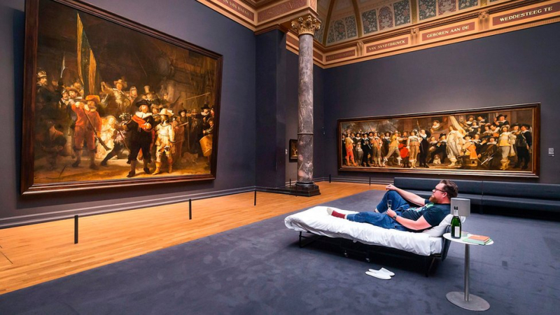 Photo: Dutch man sleeps with Rembrandt's The Night Watch