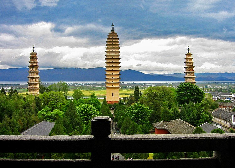 https://bonvoyaghe.blogspot.com/2018/08/three-pagodas-china.html