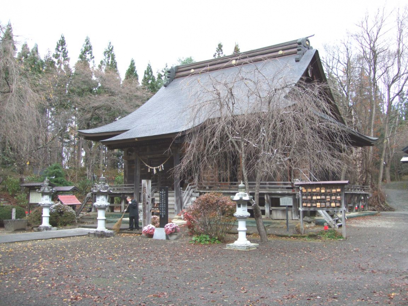 Temples of Tendai Buddhism - Photo on Wikimedia Commons (https://commons.wikimedia.org/wiki/Category:Temples_of_Tendai_Buddhism#/media/File:091103tendai.jpg)