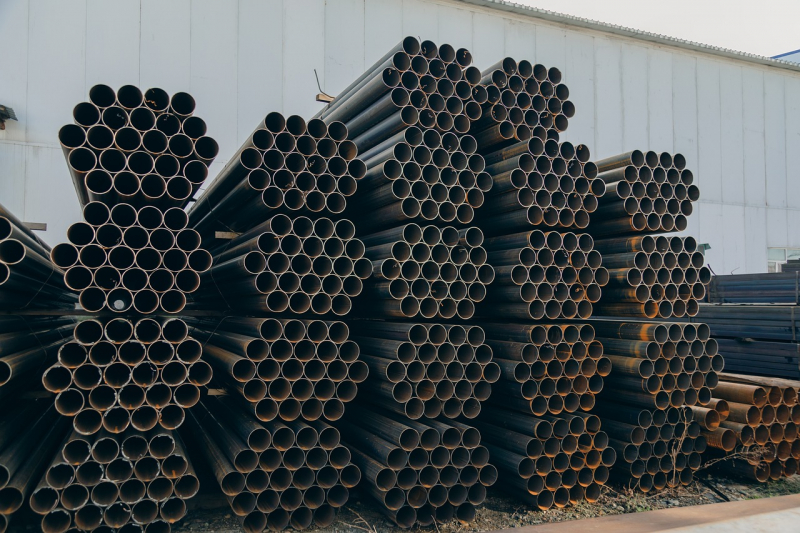 Photo by bakhrom_media on Pixabay (https://pixabay.com/photos/steel-pipes-steel-factory-6967964/)