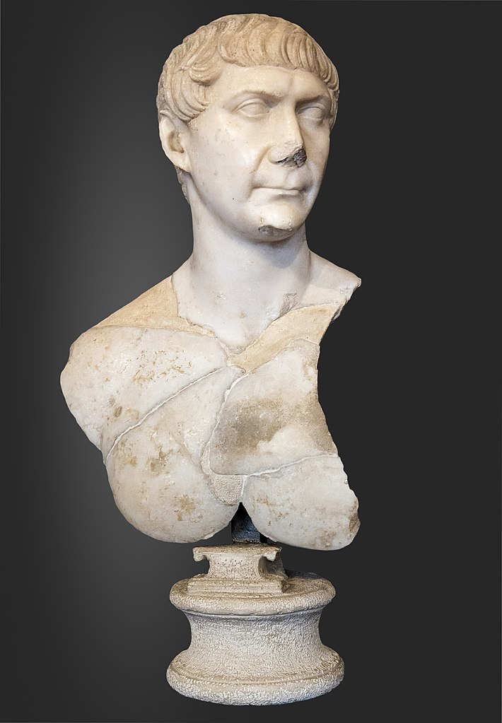 Bust of Emperor Trajan in Musée Saint-Raymond, Toulouse - Photo: commons.wikimedia.org