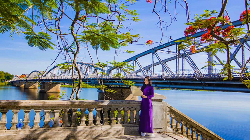 Truong Tien Bridge