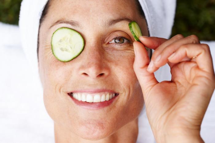 Use cucumbers to avoid puffiness