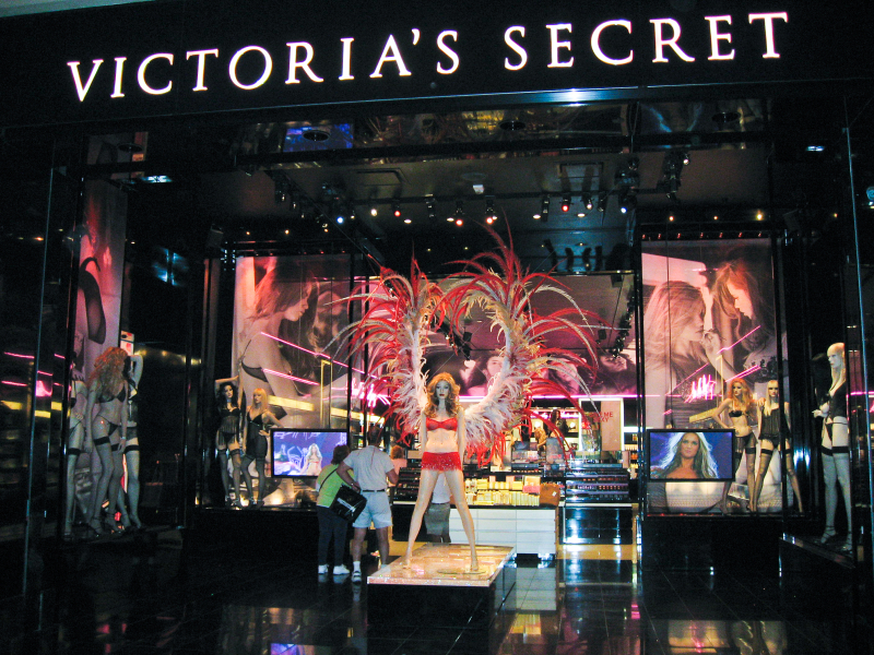 Photo by Wikimedia Commons ( https://commons.wikimedia.org/wiki/File:Victoria%27s_Secret_store_in_Las_Vegas.jpg )