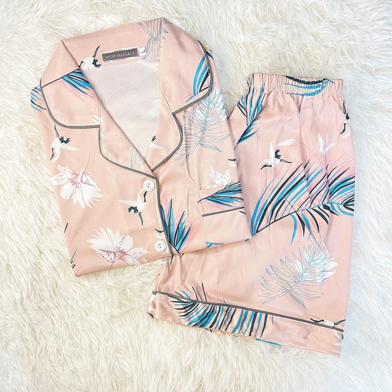 Photo on wearmargaox (https://shopee.ph/PINKY-SS-(18)-Floral-Short-Sleeves-and-Shorts-Pajama-Sleepwear-Loungewear-i.9686216.21237242539)