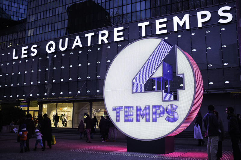 Photo on Wikimedia Commons (https://commons.wikimedia.org/wiki/File:Centre_commercial_Les_Quatre_Temps.jpg)