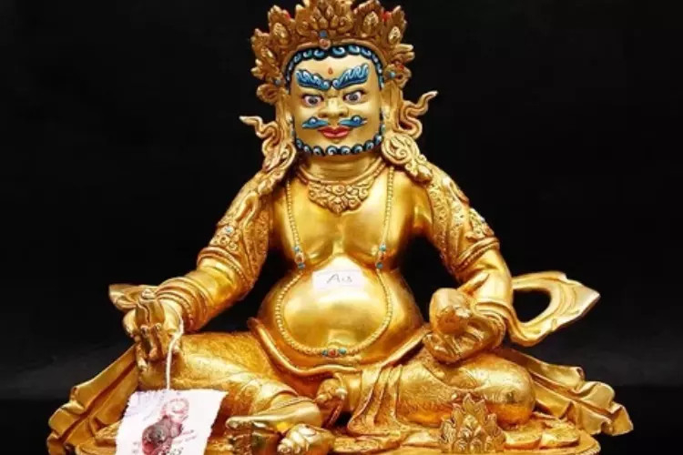 Photo on LotusBuddhas (https://lotusbuddhas.com/yellow-dzambhala-mantra-for-wealth-luck.html)