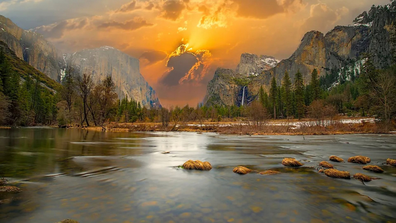 The goregous Yosemite Valley in California, the United States. - Shutterstock