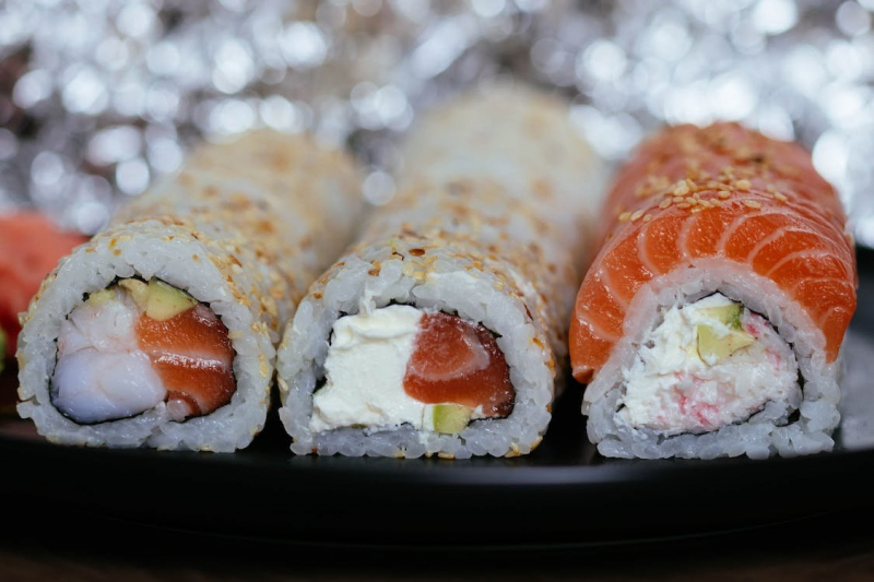 Screenshot of https://www.pexels.com/photo/close-up-photo-of-sushi-1199979/